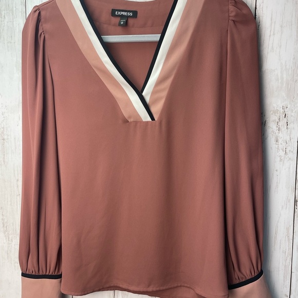 Express Women's Pink V-Neck Top size XS - Picture 1 of 7